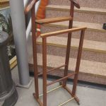 685 6121 VALET STAND